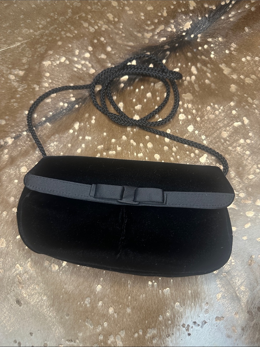 VINTAGE La Regale Black Velvet clutch purse with satin Bow